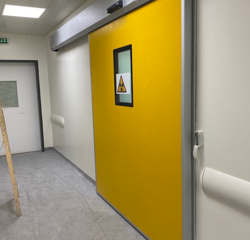 Protipožární automatické dveře s certifikovanou ochranou pro veřejné budovy